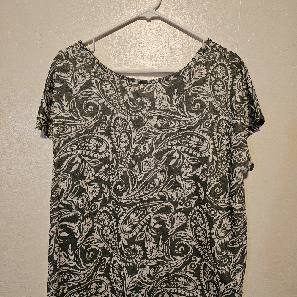 Tahari Paisley Print Short Sleeve Top - Green and White